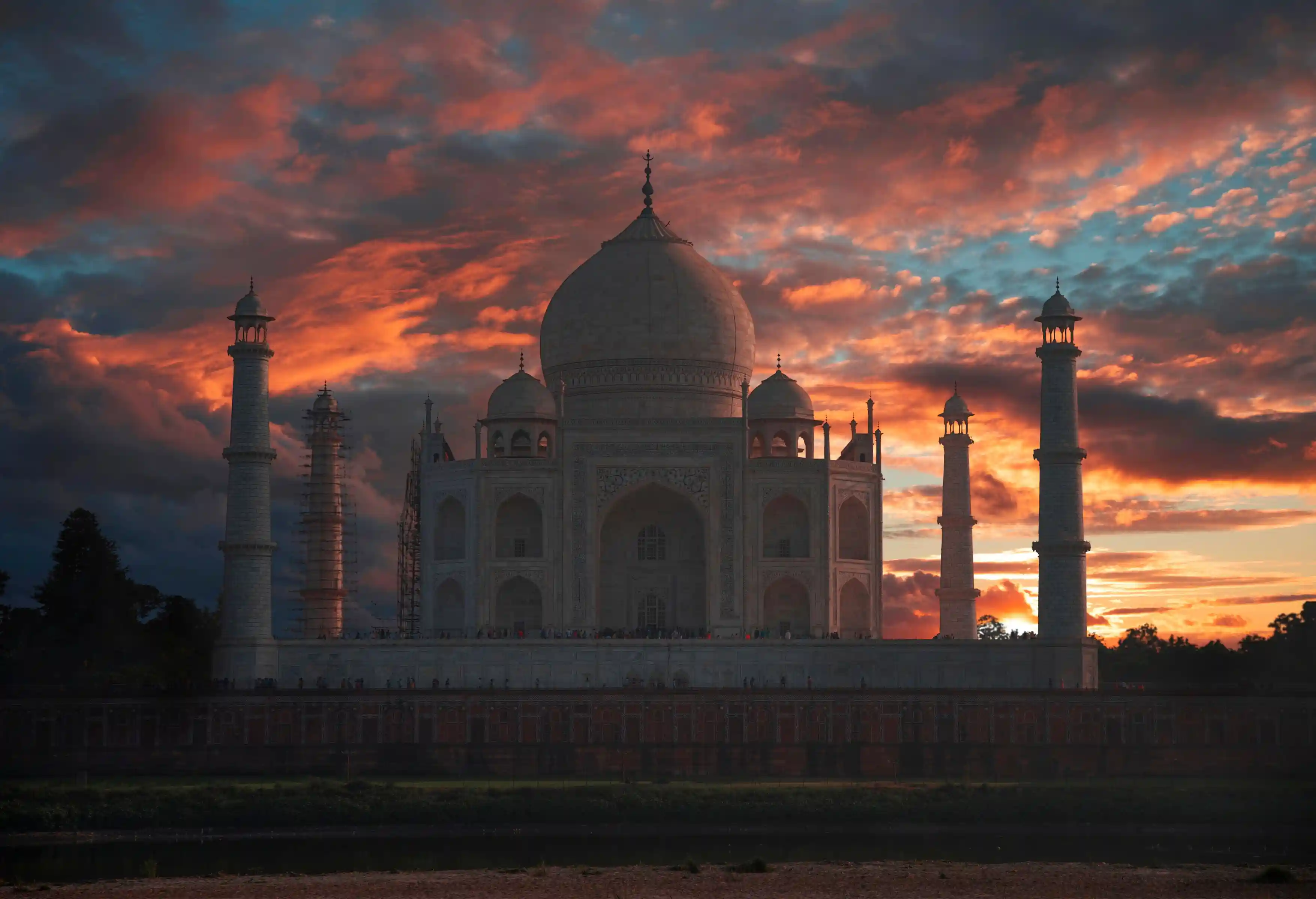 Taj Mahal Sunrise tour from Delhi by Car