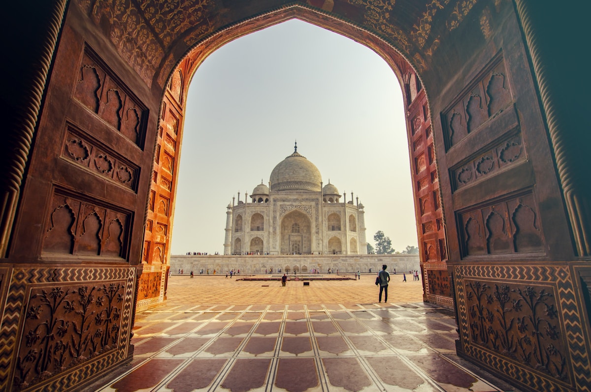 Friends exploring India with Travel CON AMIGOS